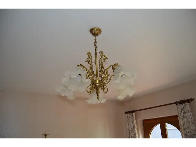 2 bronkleurige luster 12 lichtpunten, 2 goudkleurige lusters glazen kapjes 6 lichtpunten, ronde luster 1 lichtpunt, goudkleurige luster 5 lichtpunten glazen kapjes - afbeelding 4 van  12