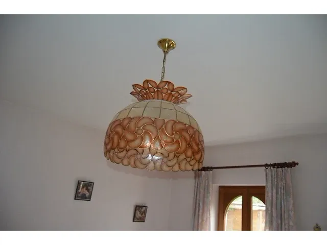 2 bronkleurige luster 12 lichtpunten, 2 goudkleurige lusters glazen kapjes 6 lichtpunten, ronde luster 1 lichtpunt, goudkleurige luster 5 lichtpunten glazen kapjes - afbeelding 6 van  12