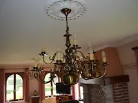 2 bronkleurige luster 12 lichtpunten, 2 goudkleurige lusters glazen kapjes 6 lichtpunten, ronde luster 1 lichtpunt, goudkleurige luster 5 lichtpunten glazen kapjes - afbeelding 10 van  12