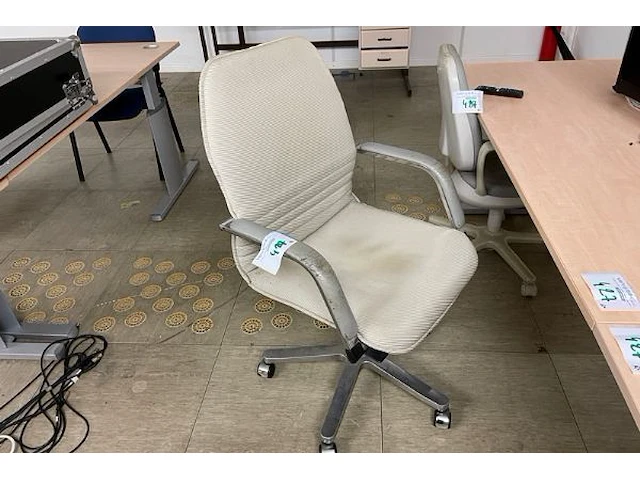 2 bureaus, 2 bureaustoelen - afbeelding 4 van  5