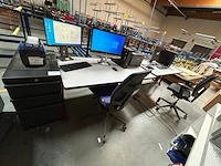 2 bureaus, 2 stoelen, 1 kast - afbeelding 1 van  13