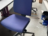 2 bureaus, 2 stoelen, 1 kast - afbeelding 8 van  13