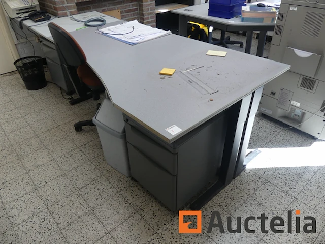 2 bureaus, 3 lades en 2 stoelen - afbeelding 1 van  12