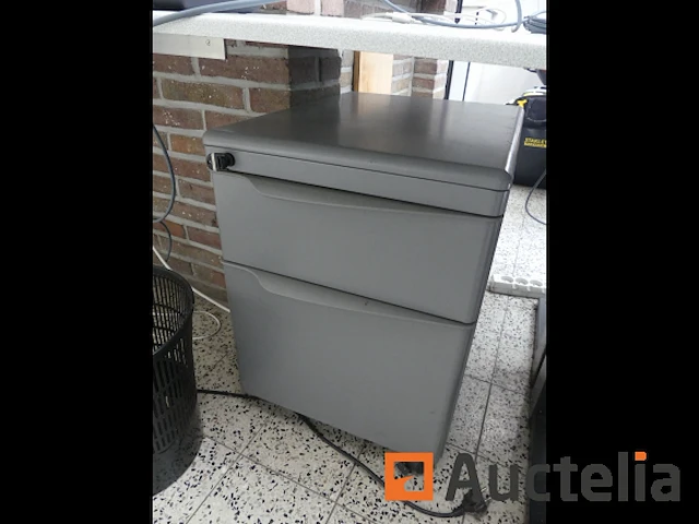 2 bureaus, 3 lades en 2 stoelen - afbeelding 9 van  12