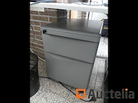 2 bureaus, 3 lades en 2 stoelen - afbeelding 9 van  12