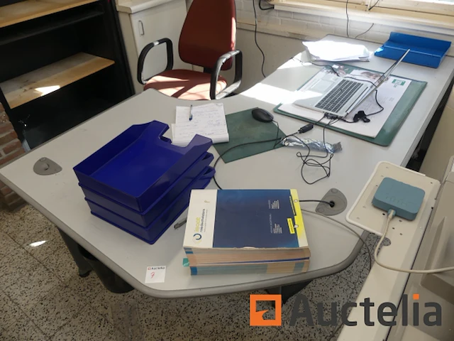 2 bureaus, 3 lades en 2 stoelen - afbeelding 11 van  12