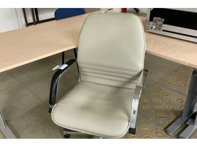 2 bureaus, 3 stoelen - afbeelding 4 van  5