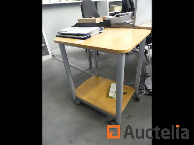 2 bureaus en accessoires - afbeelding 3 van  9