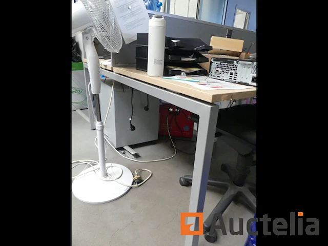 2 bureaus en accessoires - afbeelding 5 van  9