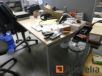 2 bureaus en accessoires - afbeelding 7 van  9