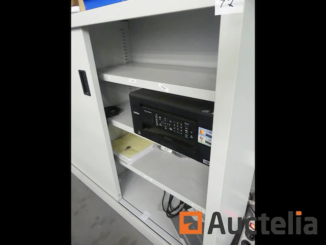 2 bureaus en accessoires - afbeelding 9 van  9