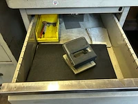 2 bureaus en bureaustoel - afbeelding 4 van  7