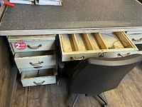2 bureaus en bureaustoel - afbeelding 5 van  7