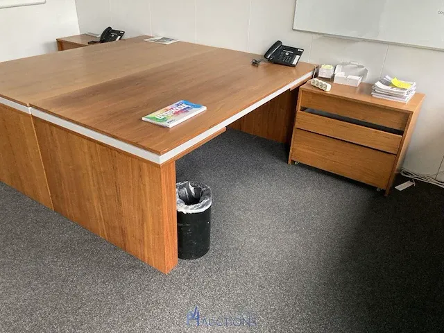 2 bureaus en schuifdeurkast - afbeelding 4 van  8