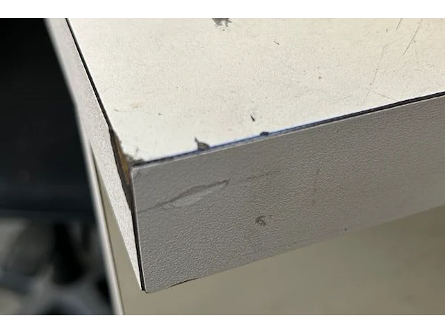 2 bureaus, kast, 2 stoelen met inhoud - afbeelding 11 van  11