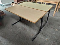 2 bureau's met boekenhouder - afbeelding 2 van  3