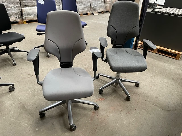 2 bureaustoelen giroflex - afbeelding 1 van  3