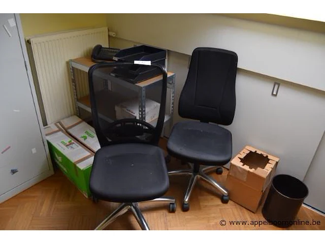 2 bureaustoelen (staande op eerste verdieping) - afbeelding 1 van  1