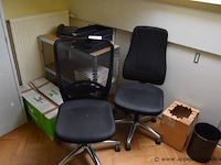 2 bureaustoelen (staande op eerste verdieping) - afbeelding 1 van  1