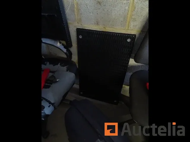 2 bureautafel zetels, signaaldriehoek, jack, grote reiskoffer, verschillend - afbeelding 1 van  8