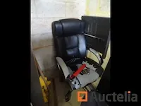 2 bureautafel zetels, signaaldriehoek, jack, grote reiskoffer, verschillend - afbeelding 2 van  8