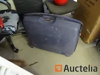 2 bureautafel zetels, signaaldriehoek, jack, grote reiskoffer, verschillend - afbeelding 4 van  8