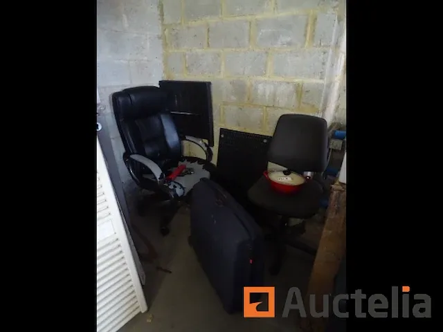 2 bureautafel zetels, signaaldriehoek, jack, grote reiskoffer, verschillend - afbeelding 6 van  8