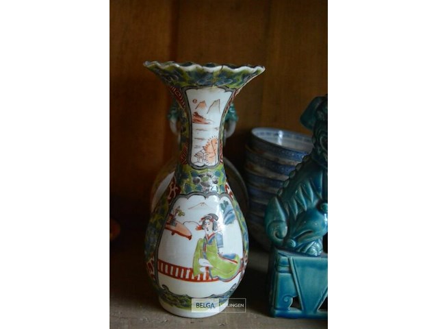 2 chinese vaasjes, 6 soepkommetjes, leeuwenbeeld - afbeelding 2 van  4