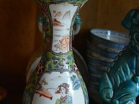 2 chinese vaasjes, 6 soepkommetjes, leeuwenbeeld - afbeelding 2 van  4