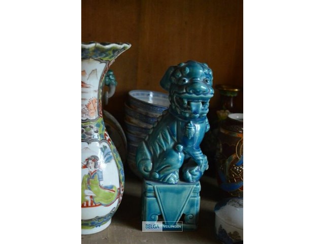 2 chinese vaasjes, 6 soepkommetjes, leeuwenbeeld - afbeelding 3 van  4