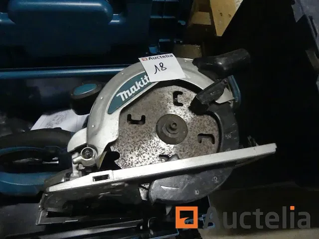2 cirkelzagen op accu makita - afbeelding 8 van  12