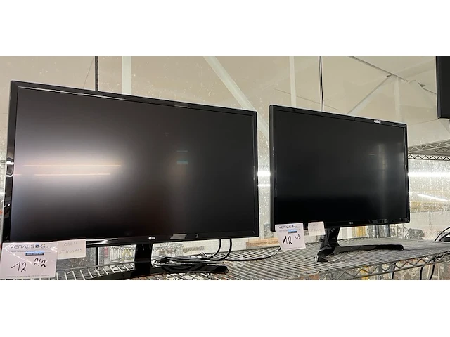 2 computerschermen lg - afbeelding 1 van  3