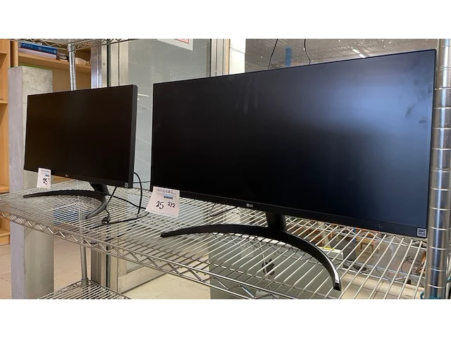 2 computerschermen lg - afbeelding 1 van  2