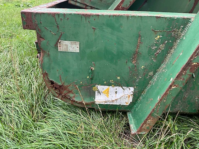 2 containers in metaal - afbeelding 12 van  17