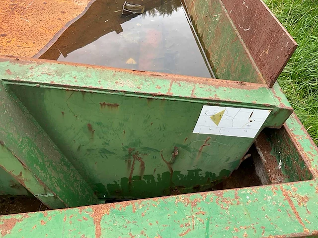 2 containers in metaal - afbeelding 16 van  17