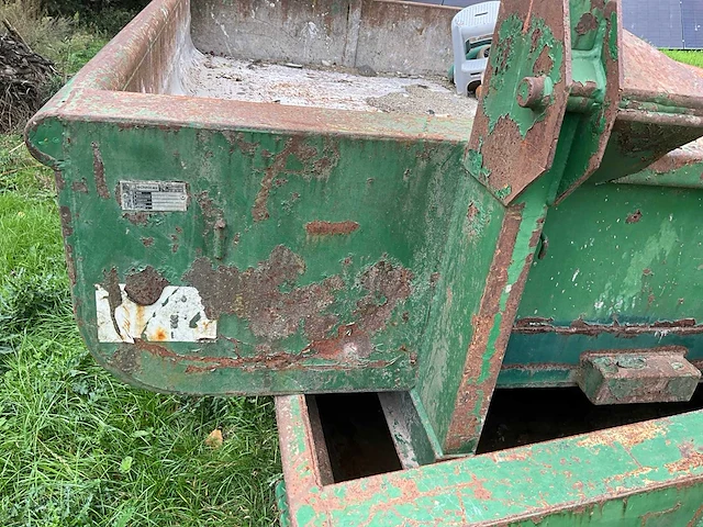 2 containers in metaal - afbeelding 8 van  17