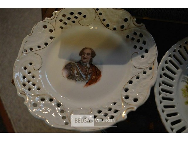 2 decoratieve borden - afbeelding 2 van  2