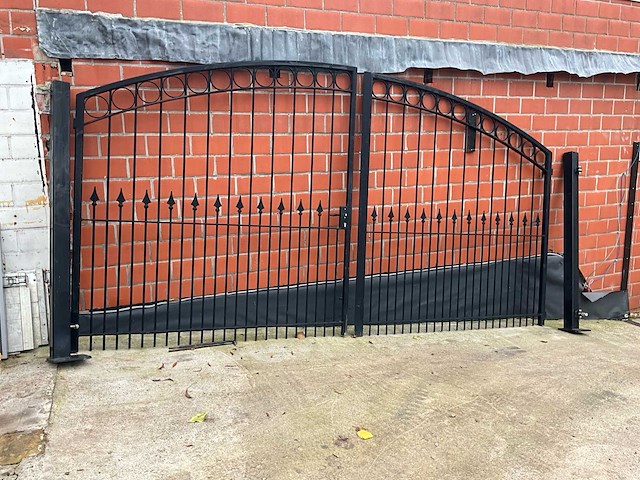 2-delig gegalvaniseerde hekken - afbeelding 1 van  3