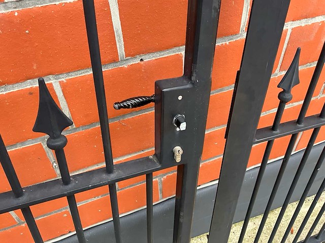 2-delig gegalvaniseerde hekken - afbeelding 2 van  3