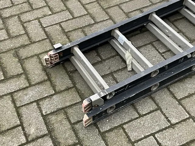 2-delige alu schuifladder altrex, voorzien van 2x 10 sporten - afbeelding 2 van  4