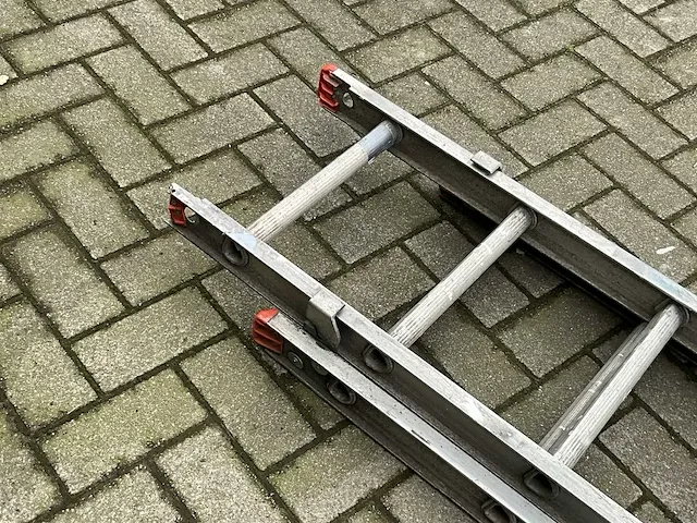 2-delige alu schuifladder altrex, voorzien van 2x 10 sporten - afbeelding 2 van  3