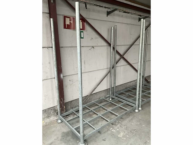 2 demonteerbare metalen stapelbokken kruizinga - afbeelding 2 van  9