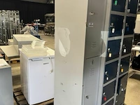 2 deurs kast met sleutels - afbeelding 2 van  3