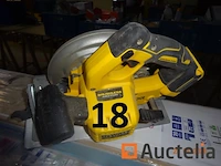 2 dewalt pvc trolleyboxen met 1 set slijpmachines, 2 dewalt schroevendraaiers met lader, 1 dewalt accuboormachine, 1 flyer op batterijen, 1 dewalt dcs355 vinyl snijmachine - afbeelding 11 van  12