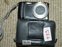 2 digitale camera miko en lumix - afbeelding 1 van  2