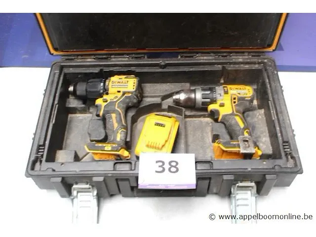 2 div accu boormachines dewalt dcd796 en dcd709, 1 accu, in koffer, werking niet gekend - afbeelding 1 van  4