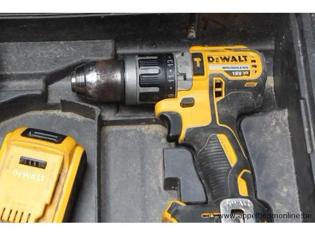 2 div accu boormachines dewalt dcd796 en dcd709, 1 accu, in koffer, werking niet gekend - afbeelding 2 van  4