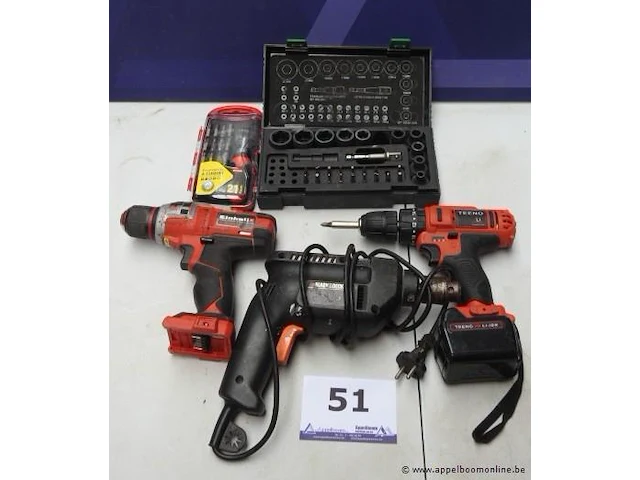 2 div accu schoevendraaiers zonder lader en oa zonder accu, werking niet gekend plus boormachine black&decker, werking niet gekend en div gereedschap - afbeelding 1 van  3