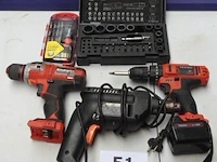 2 div accu schoevendraaiers zonder lader en oa zonder accu, werking niet gekend plus boormachine black&decker, werking niet gekend en div gereedschap - afbeelding 1 van  3