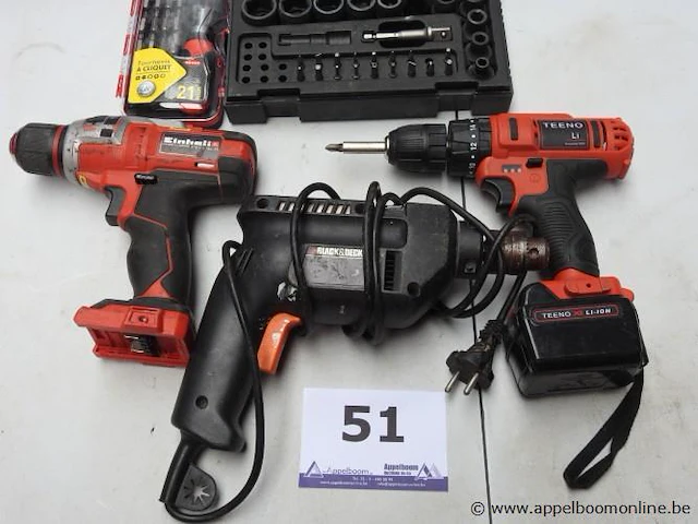 2 div accu schoevendraaiers zonder lader en oa zonder accu, werking niet gekend plus boormachine black&decker, werking niet gekend en div gereedschap - afbeelding 3 van  3